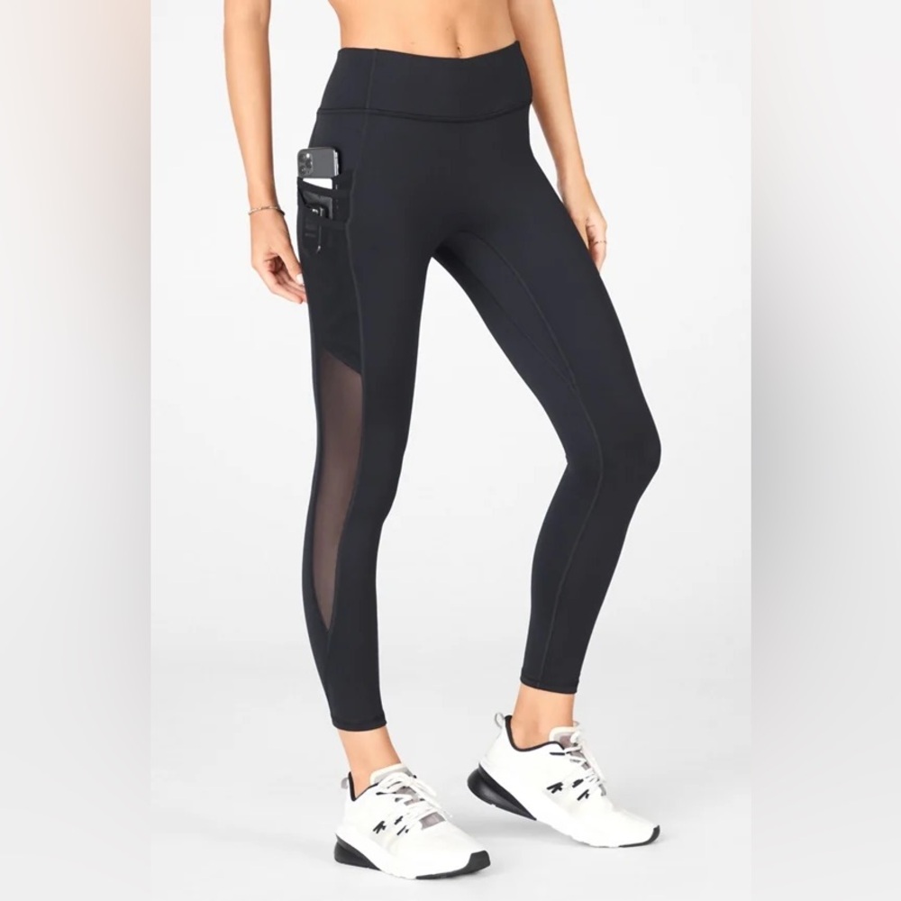 Fabletics Trinity Mid-Rise Pocket 7/8 Leggings - Size Medium / NWT